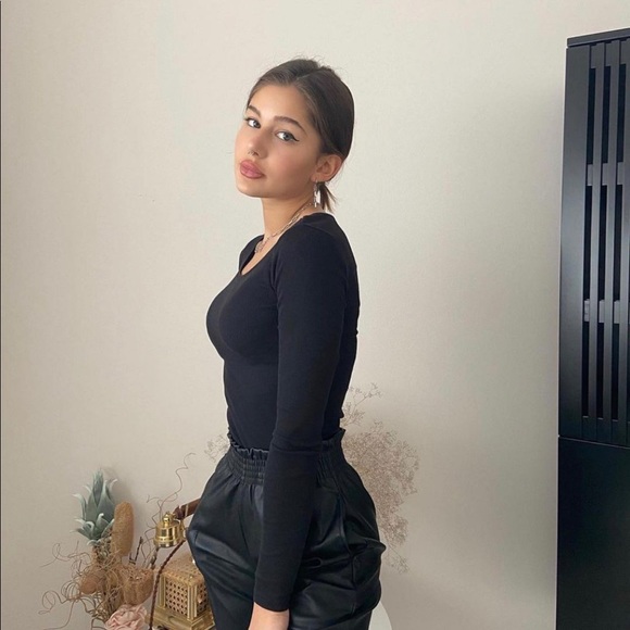 Meet your Posher, Elle - Picture 1 of 1